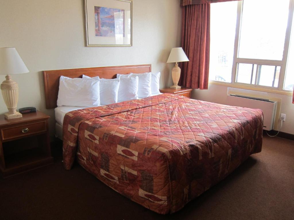 Plaza Downtown Hotel 3*